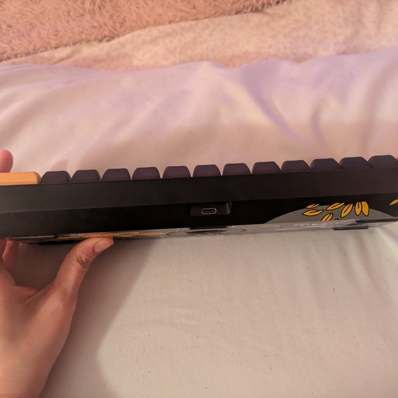 Black and Yellow XVX M61 Tiger Gaming Keyboard Graffiti Style - Picture 11 of 14